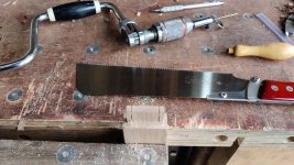08_sawing_tenons.jpg 08_sawing_tenons.jpg