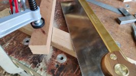 01_sawing_half_laps_in_antirack.jpg 01_sawing_half_laps_in_antirack.jpg