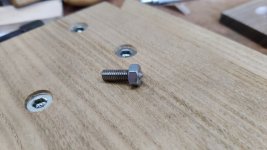 06_locating_screw.jpg