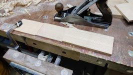21_using_offcuts_as_planing_stop.jpg 21_using_offcuts_as_planing_stop.jpg