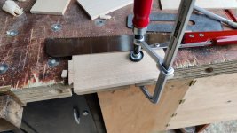 32_sawing_ends.jpg 32_sawing_ends.jpg